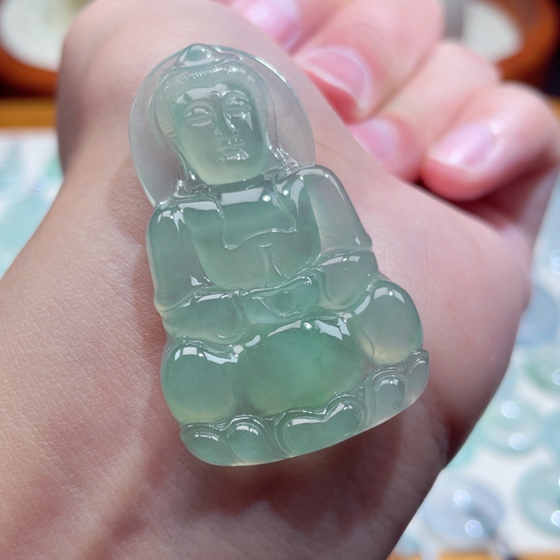 翡翠未镶嵌颈饰观音