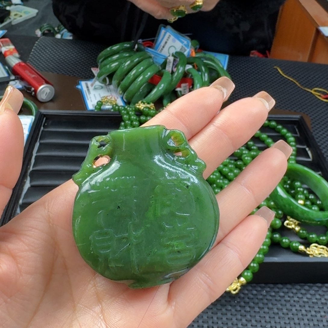 和田玉（碧玉）颈饰未镶嵌