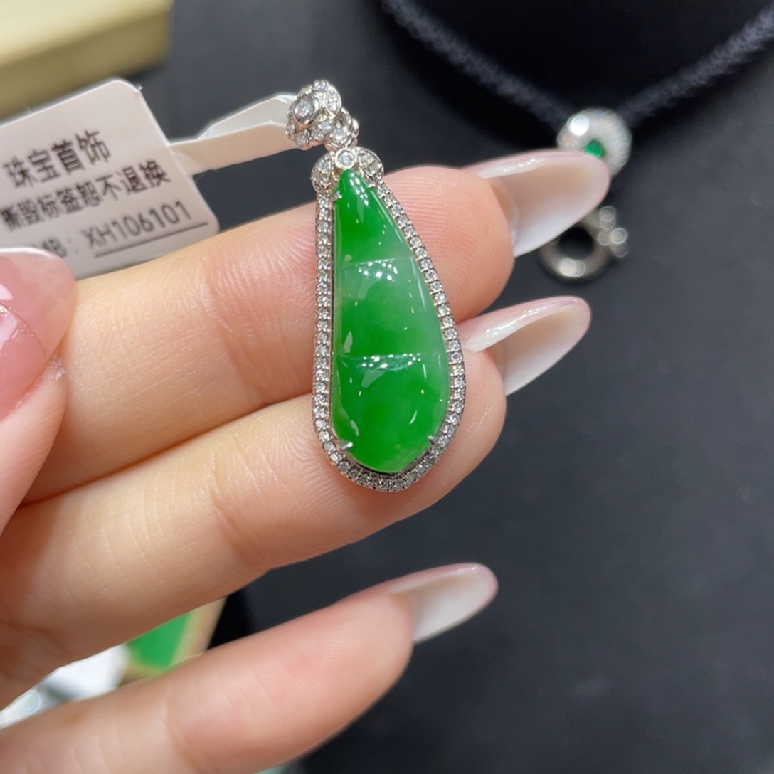 翡翠颈饰18K金镶嵌天然缅甸翡翠a货