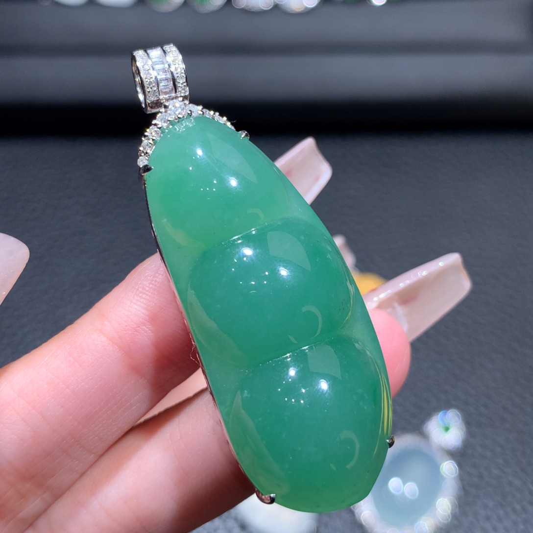 翡翠颈饰18K金镶嵌翡翠