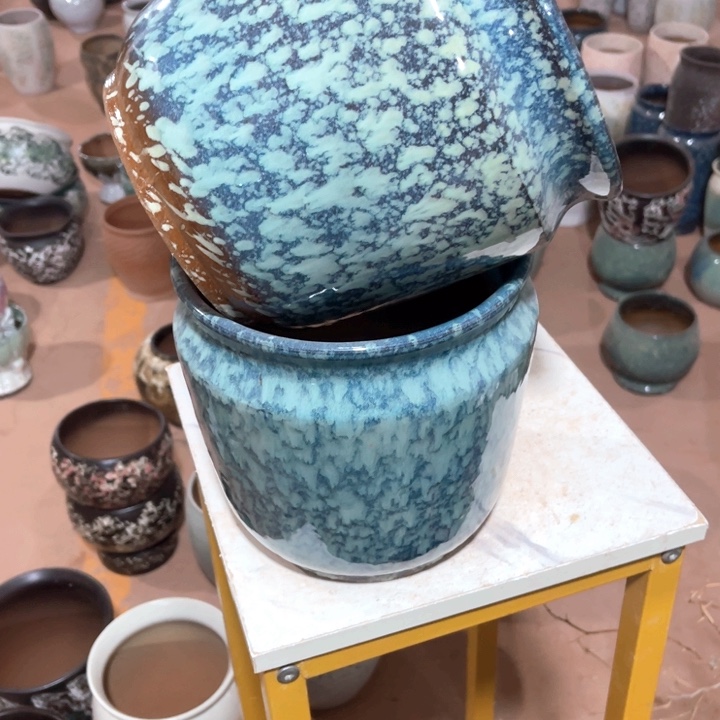 紫砂花盆口径20高度20两只小瑕疵