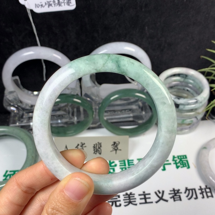 翡翠未镶嵌手镯15号。 58.8圈