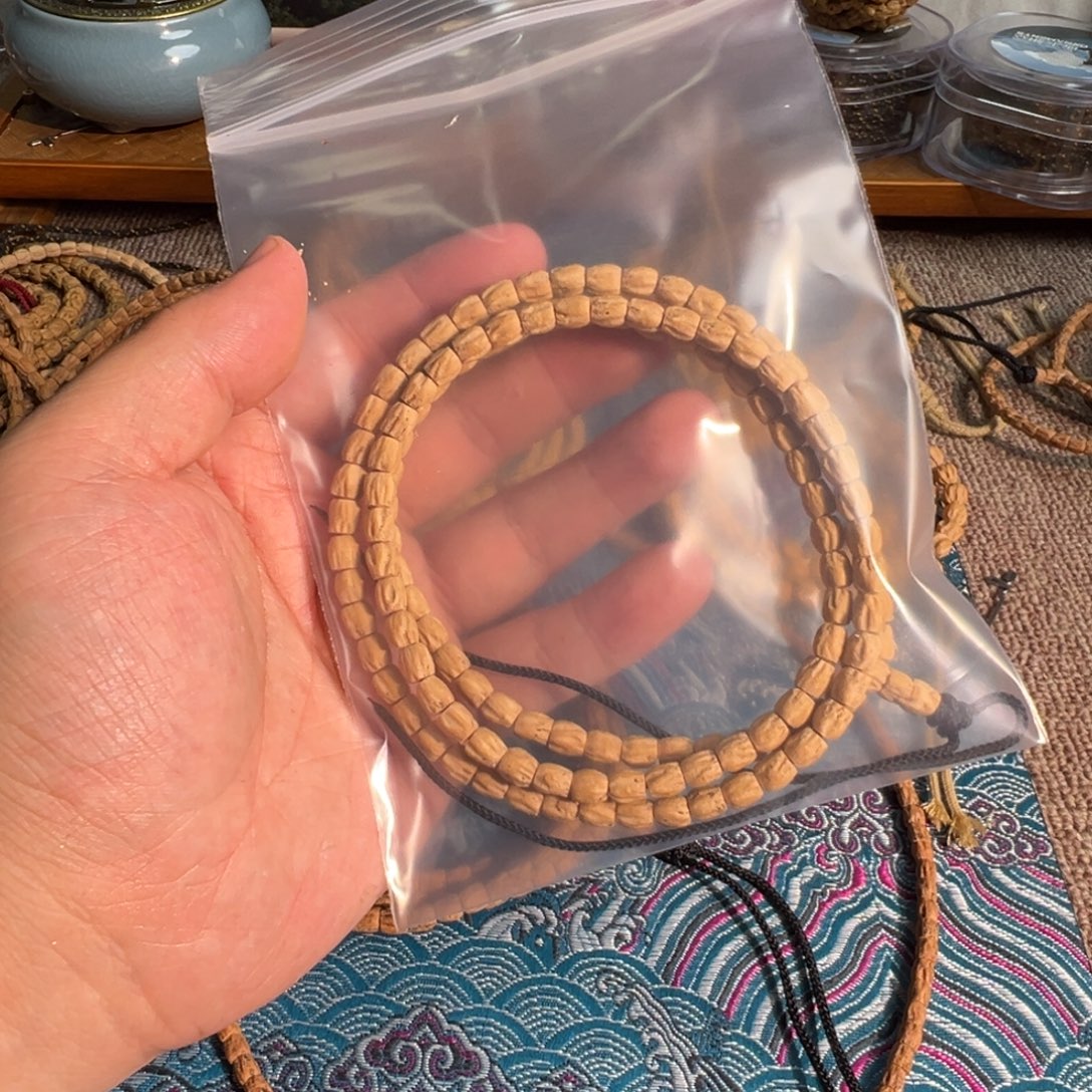 鲫***鞠柏香籽/百香籽吊坠