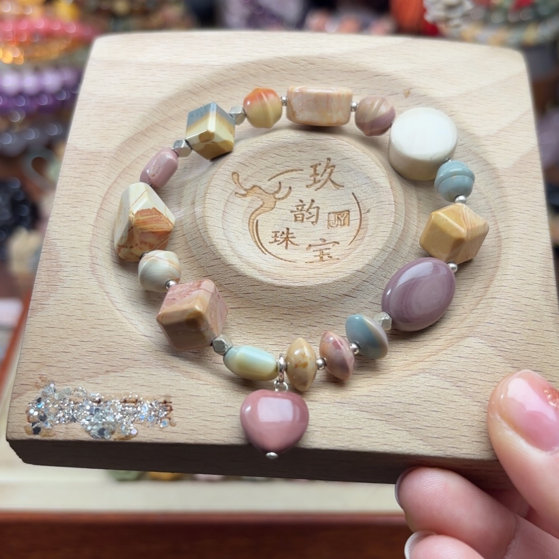 大***多石英质玉未镶嵌珠宝半成品