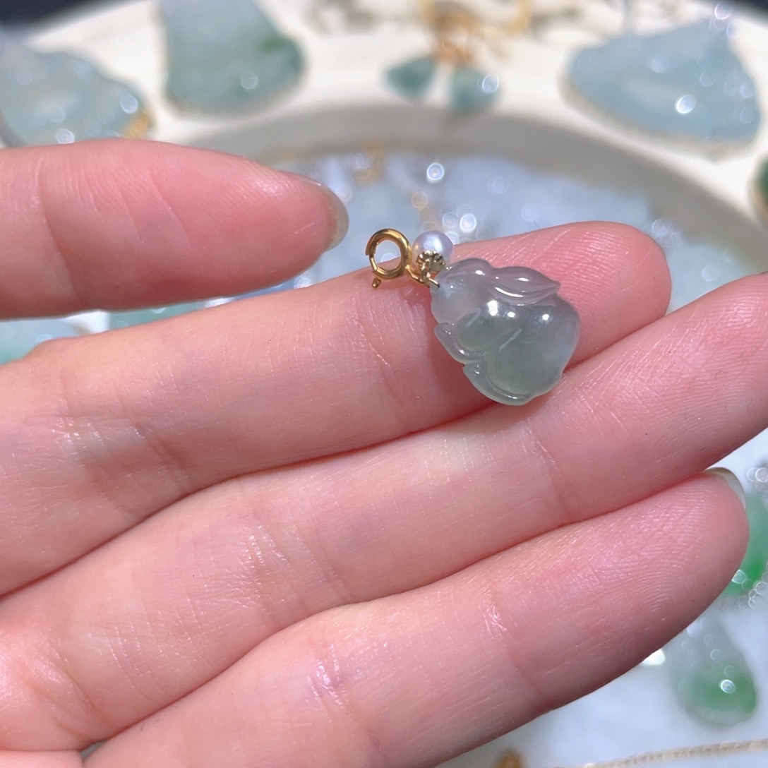 翡翠颈饰18K金镶嵌翡翠