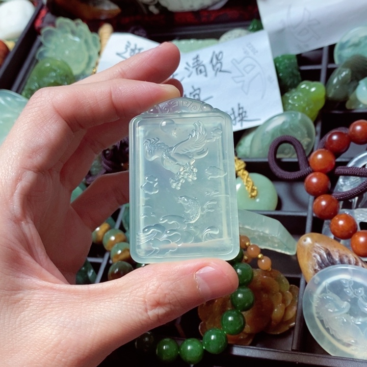 蛇纹石玉颈饰未镶嵌