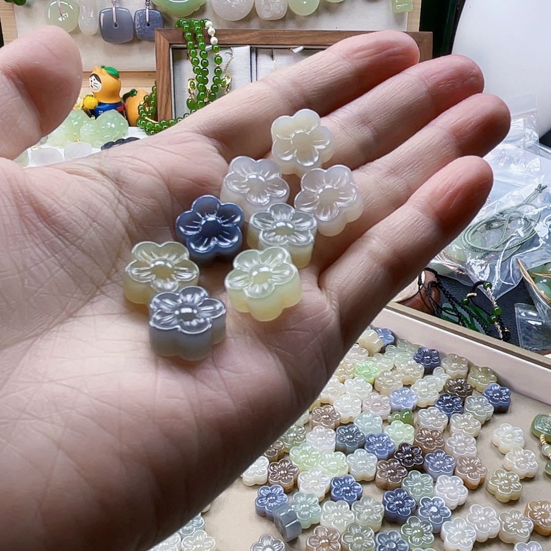 和田玉未镶嵌颈饰玉****玉多样性发1