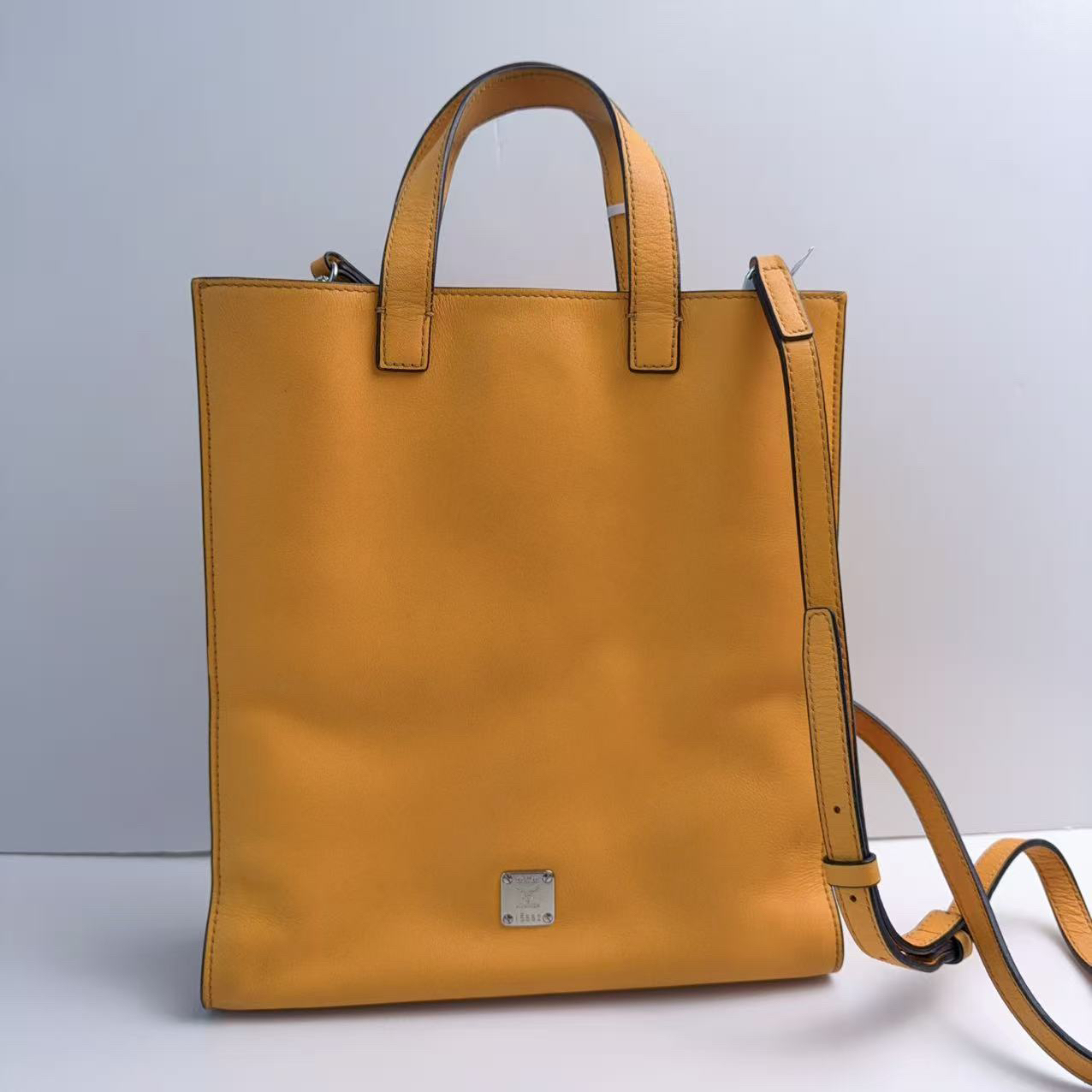 95新 MCM MCM黄色琴谱斜挎包