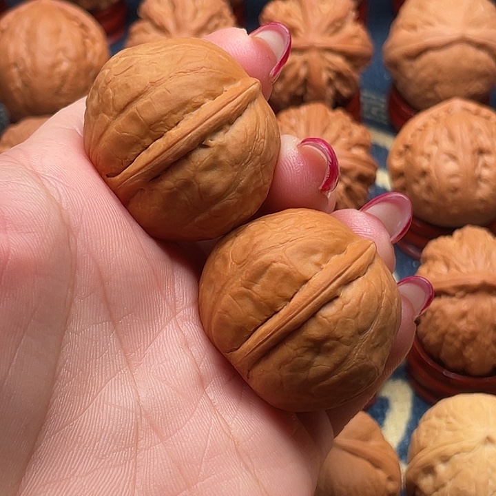 文玩核桃把件精品龙胆