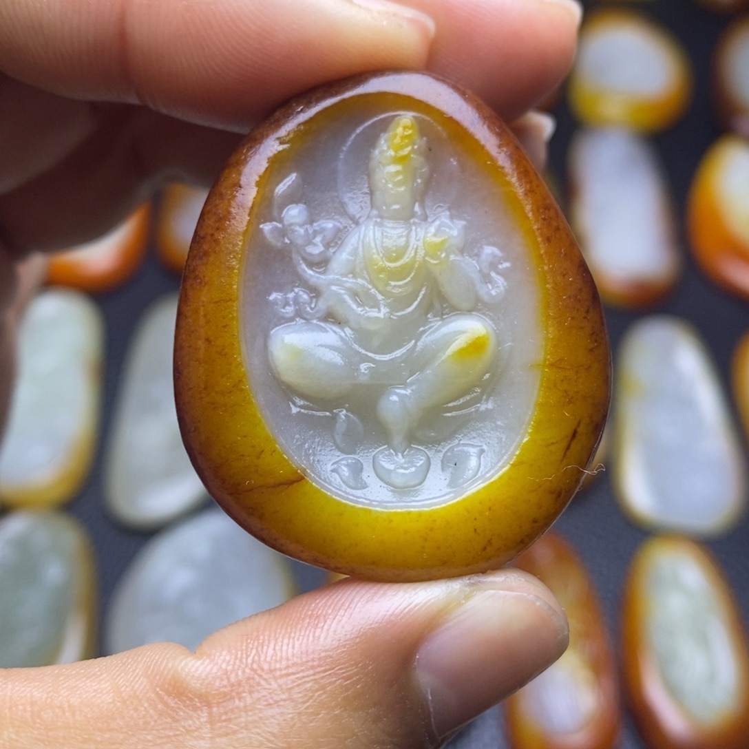 和田玉（糖玉）未镶嵌颈饰