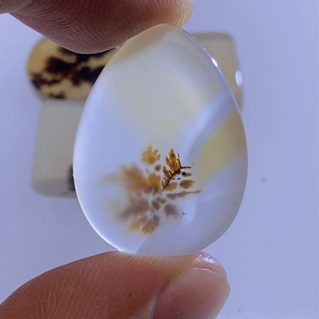 玛瑙/玉髓颈饰未镶嵌丫**?