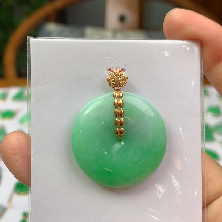 翡翠18K金镶嵌颈饰翡翠吊坠