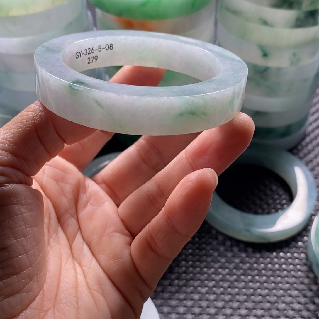 定制翡翠手镯未镶嵌心***堂