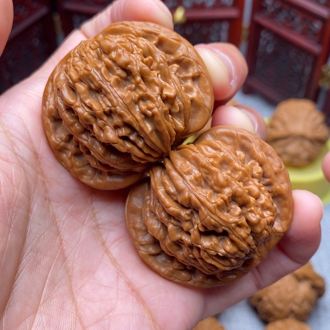 文玩核桃把件肉球红皮老树四座楼43尺