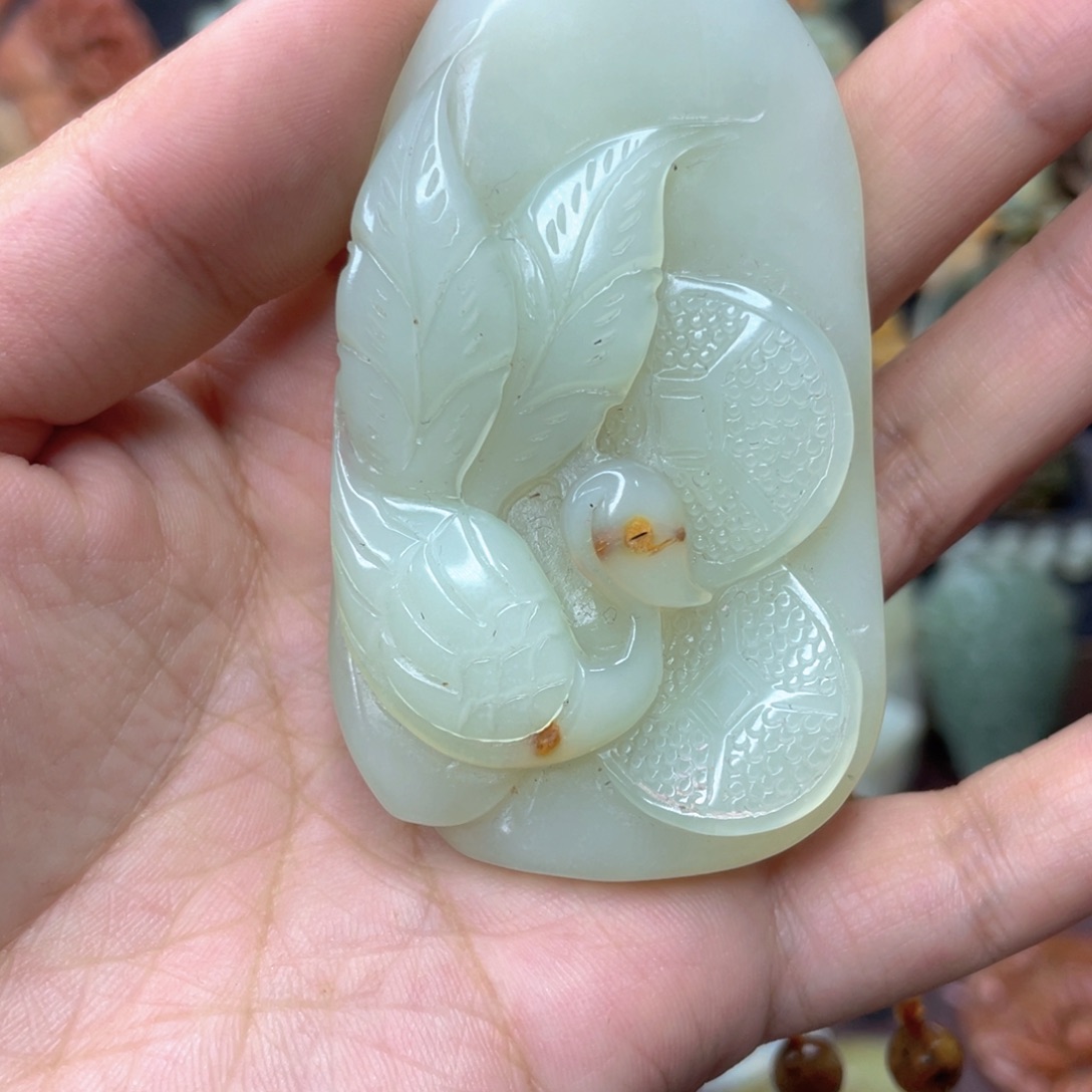 蛇纹石玉颈饰未镶嵌