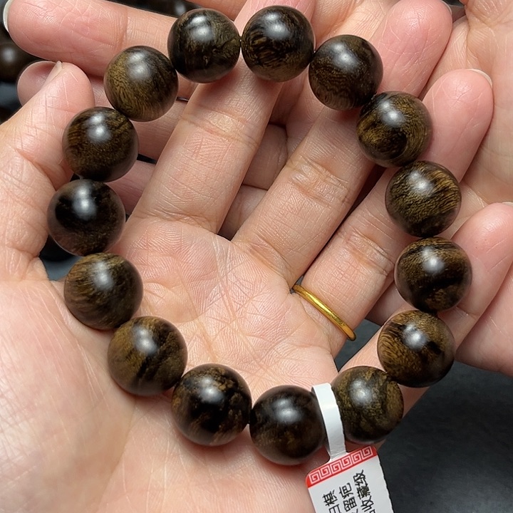 沉香手串白棋虎皮留疤