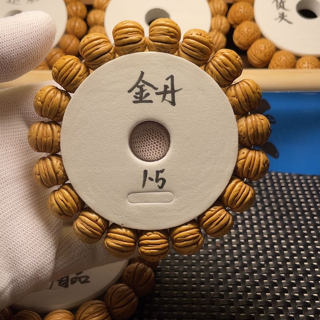 大***兄桃木金丹桃核，皮质好，密度大