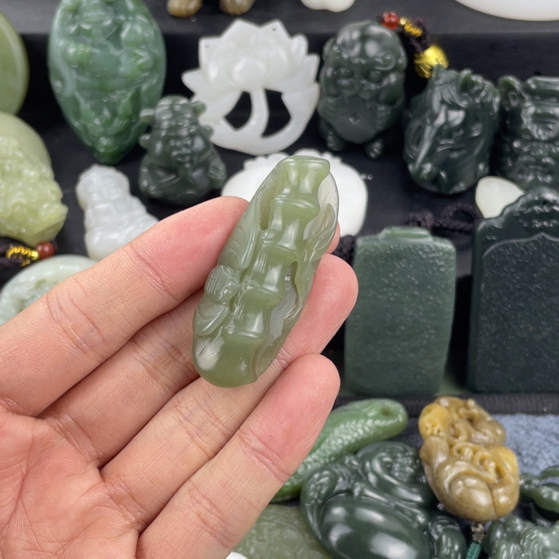 和田玉未镶嵌颈饰