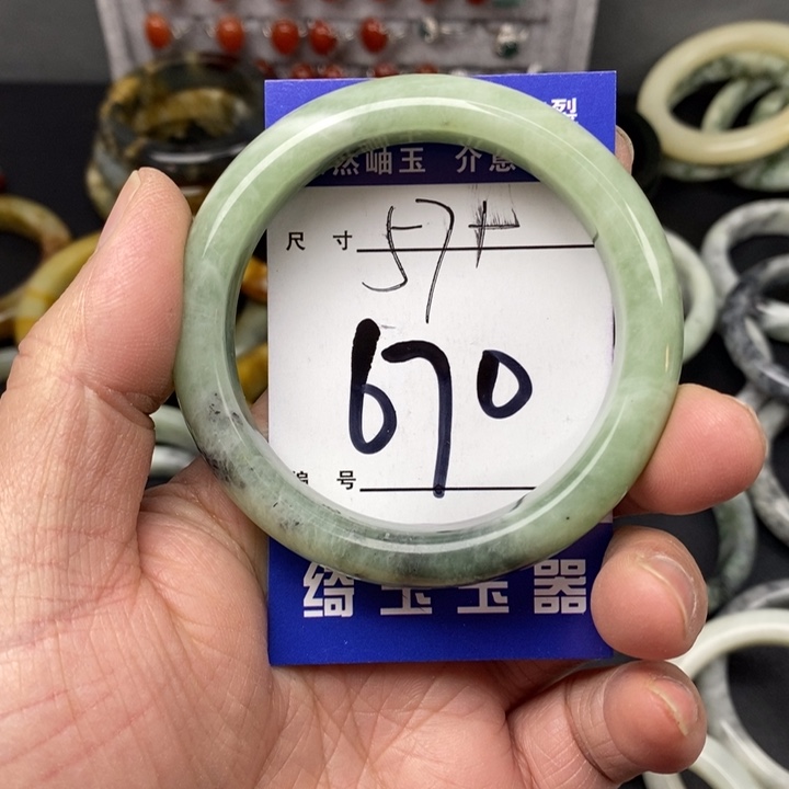 蛇纹石玉手镯未镶嵌