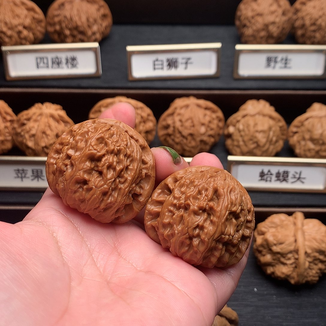 文玩核桃吊坠384号白狮子40