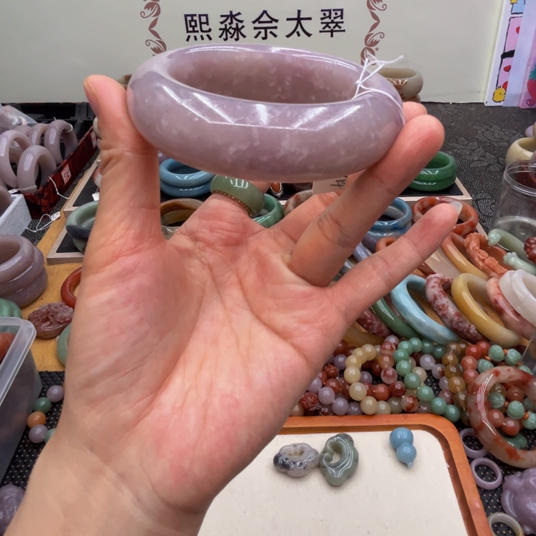 奥****石英质玉未镶嵌圈口62