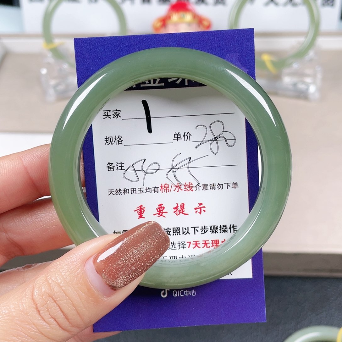 和田玉手镯未镶嵌