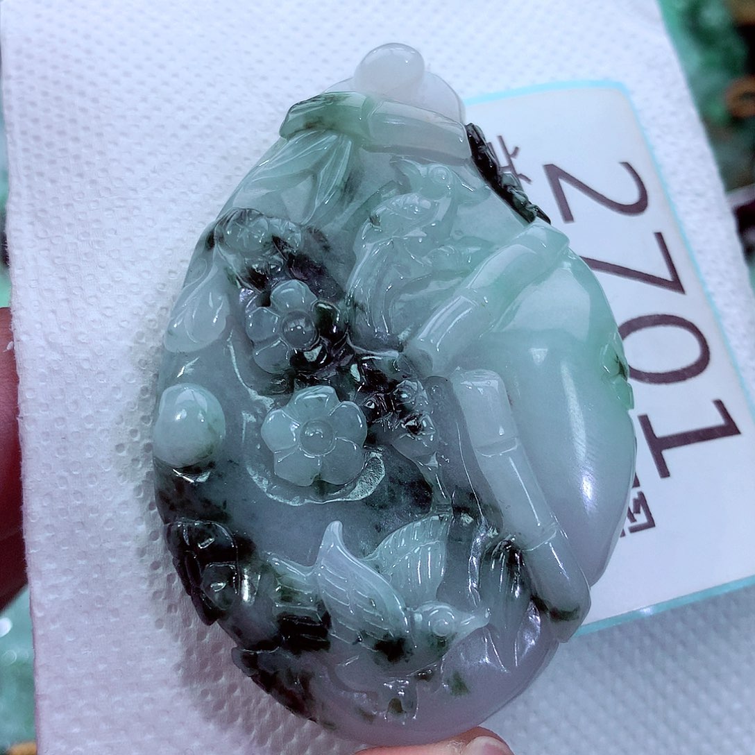 吊坠(不含链)未镶嵌翡翠