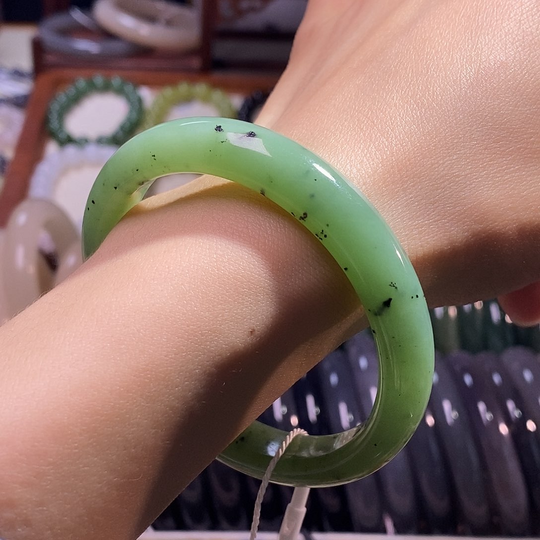 颈饰未镶嵌和田玉58.6碧玉乌兰海手镯