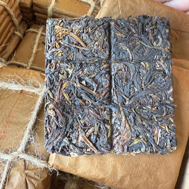 古树晒红➕螃蟹脚红茶方片六宫格巧克力饼茶木质果香