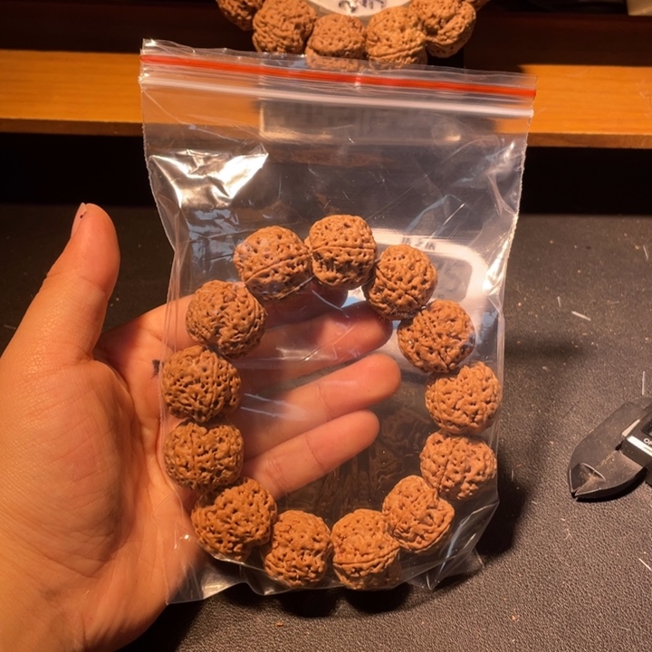 杨***铎金刚菩提手串这个