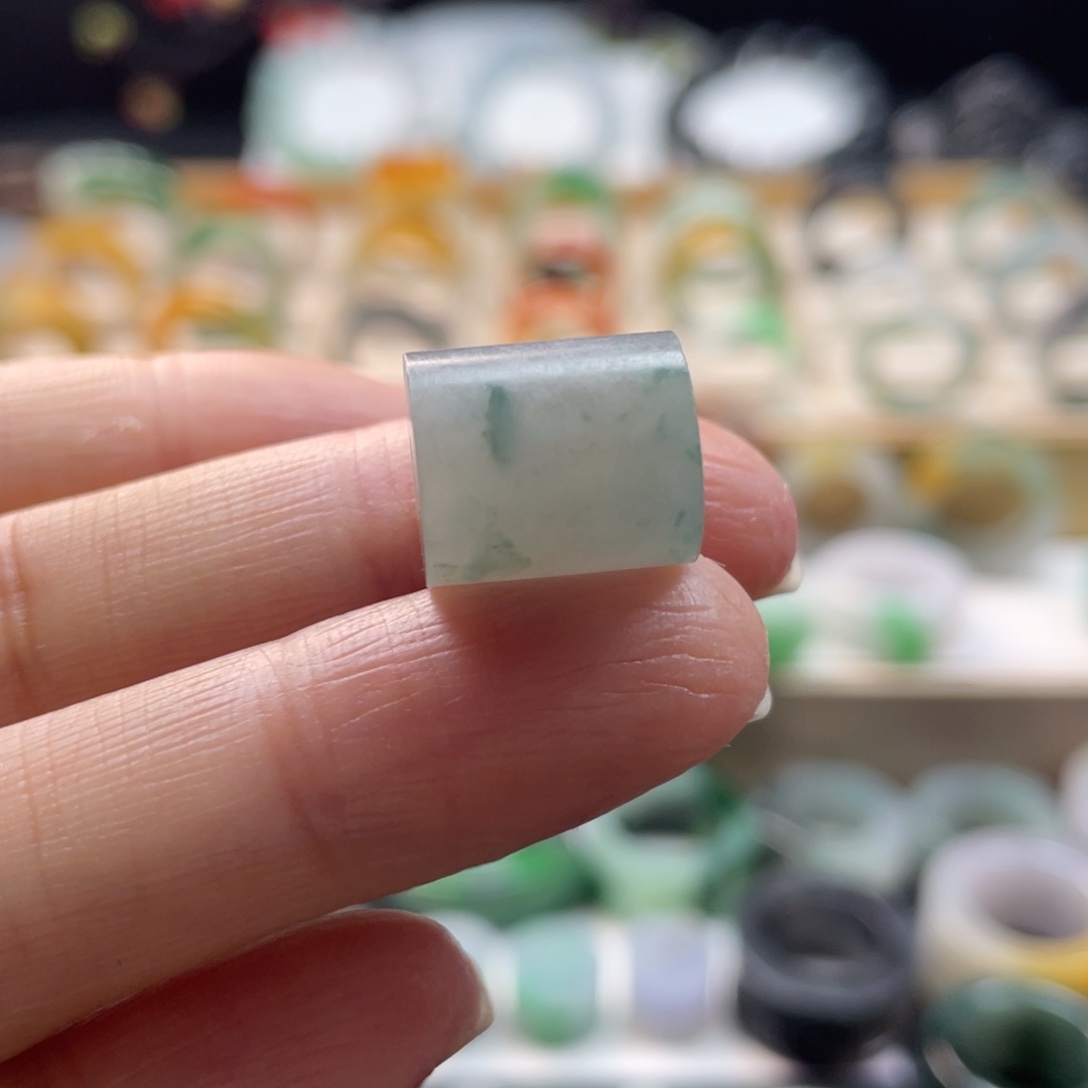 定制翡翠未镶嵌桶珠