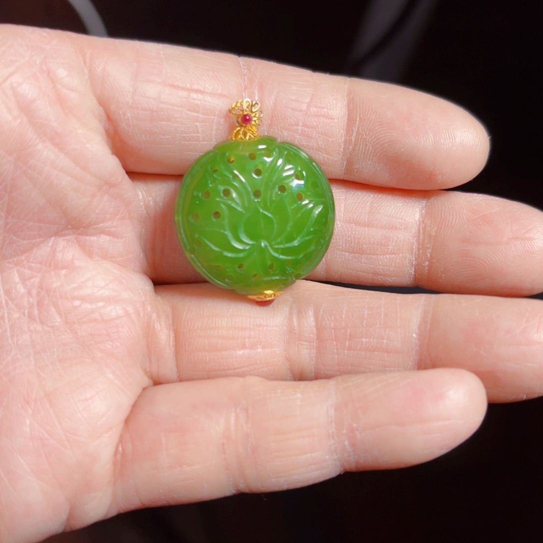 和田玉（碧玉）颈饰18K金镶嵌浅*