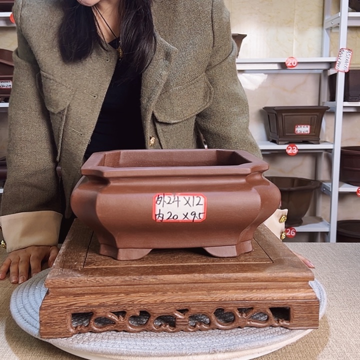 紫砂花盆等多种装饰