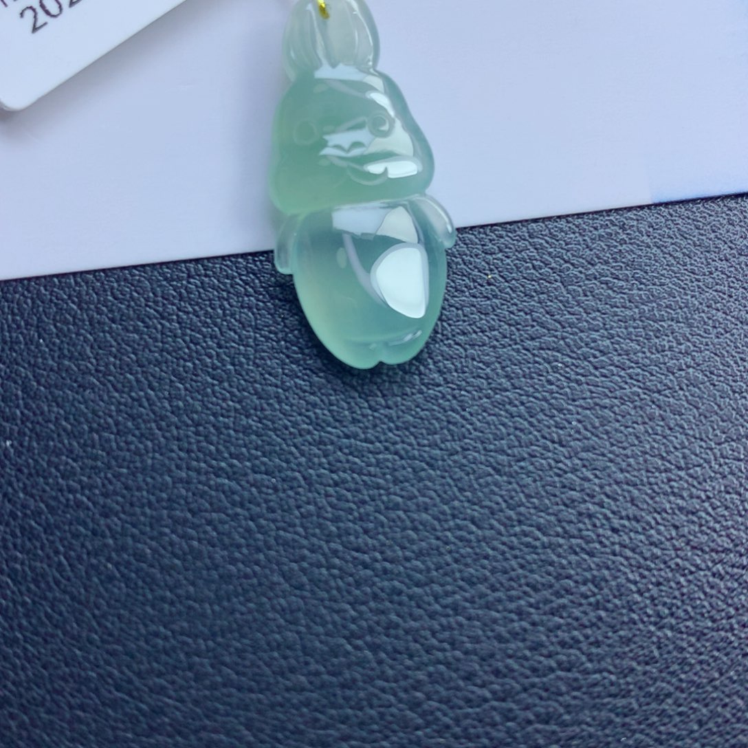 翡翠颈饰未镶嵌兔子