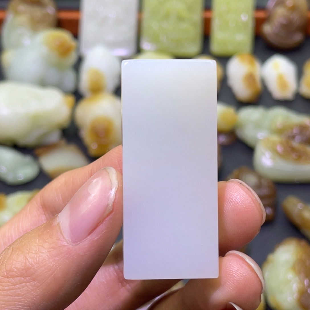 颈饰未镶嵌和田玉且末白玉牌子