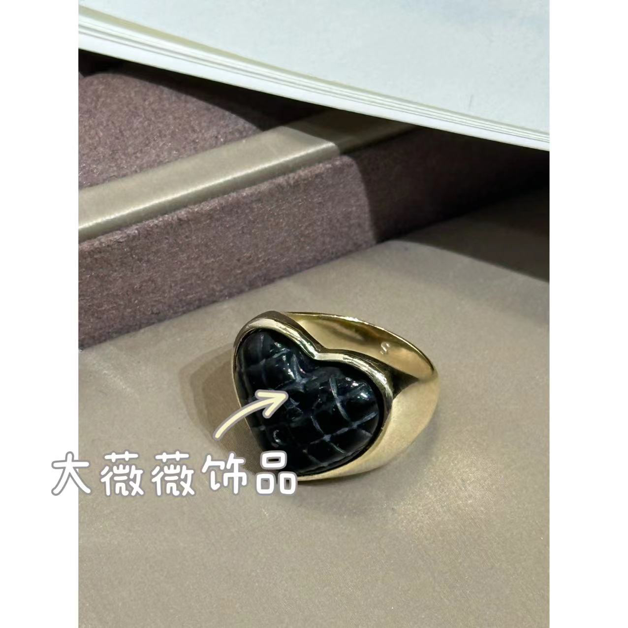 铜合金戒指 黑色菱格纹爱心戒指-67600