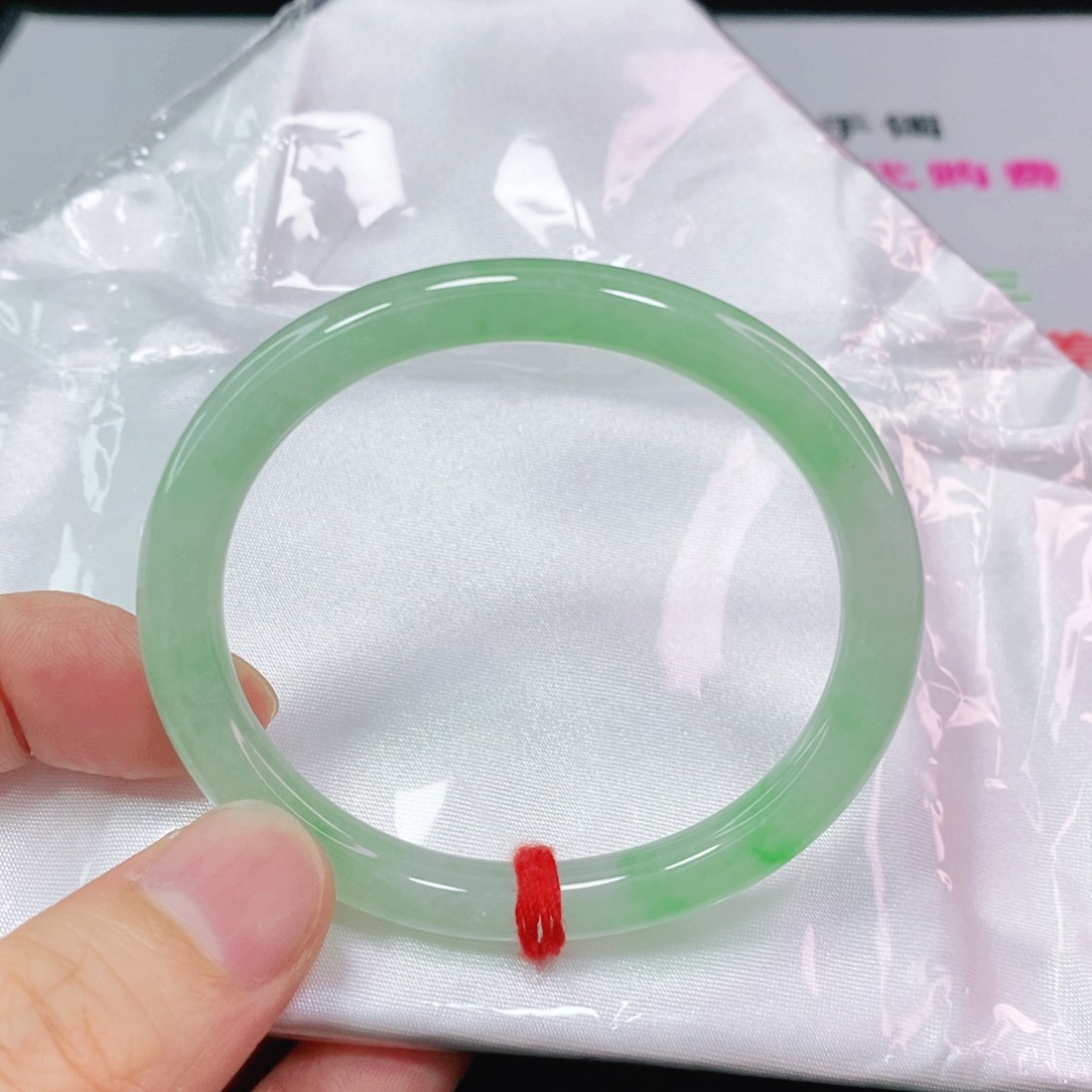 翡翠手镯未镶嵌51.6圈口贵妃圆条