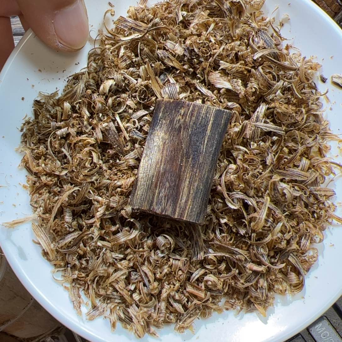 沉香沉香碎屑乌身素牌3.5克