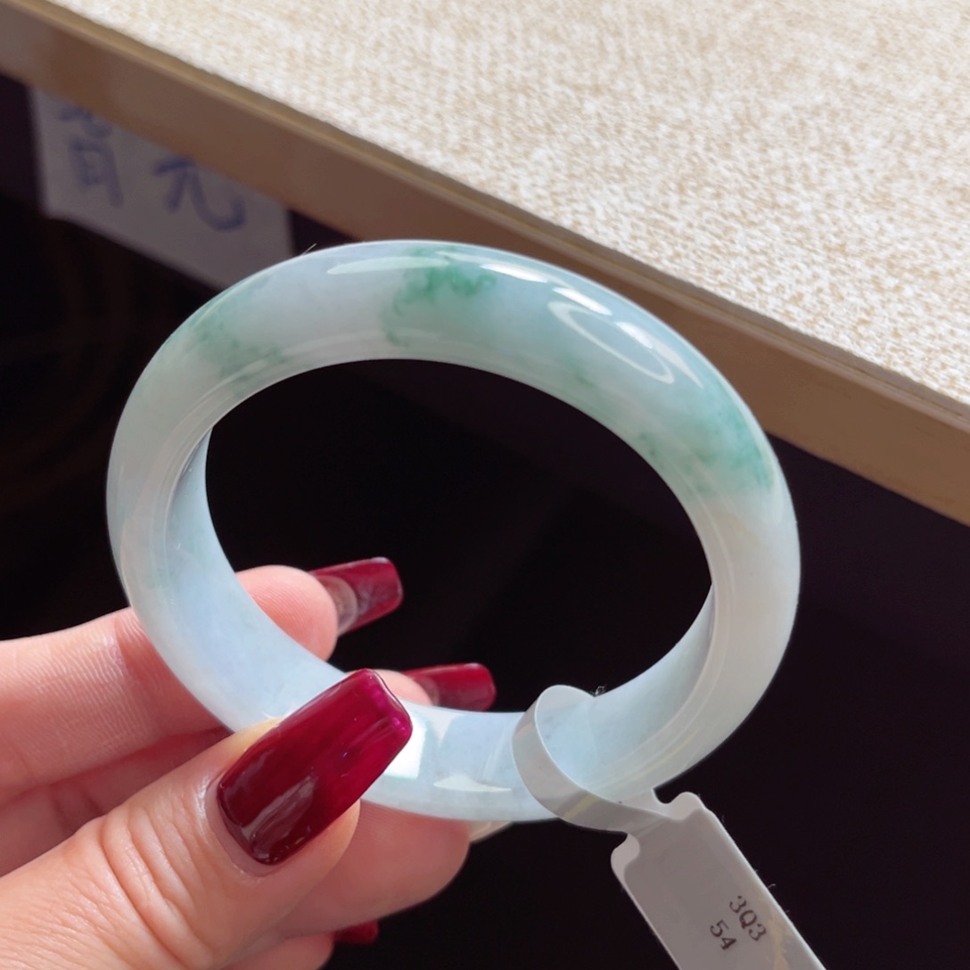 翡翠手镯未镶嵌手镯