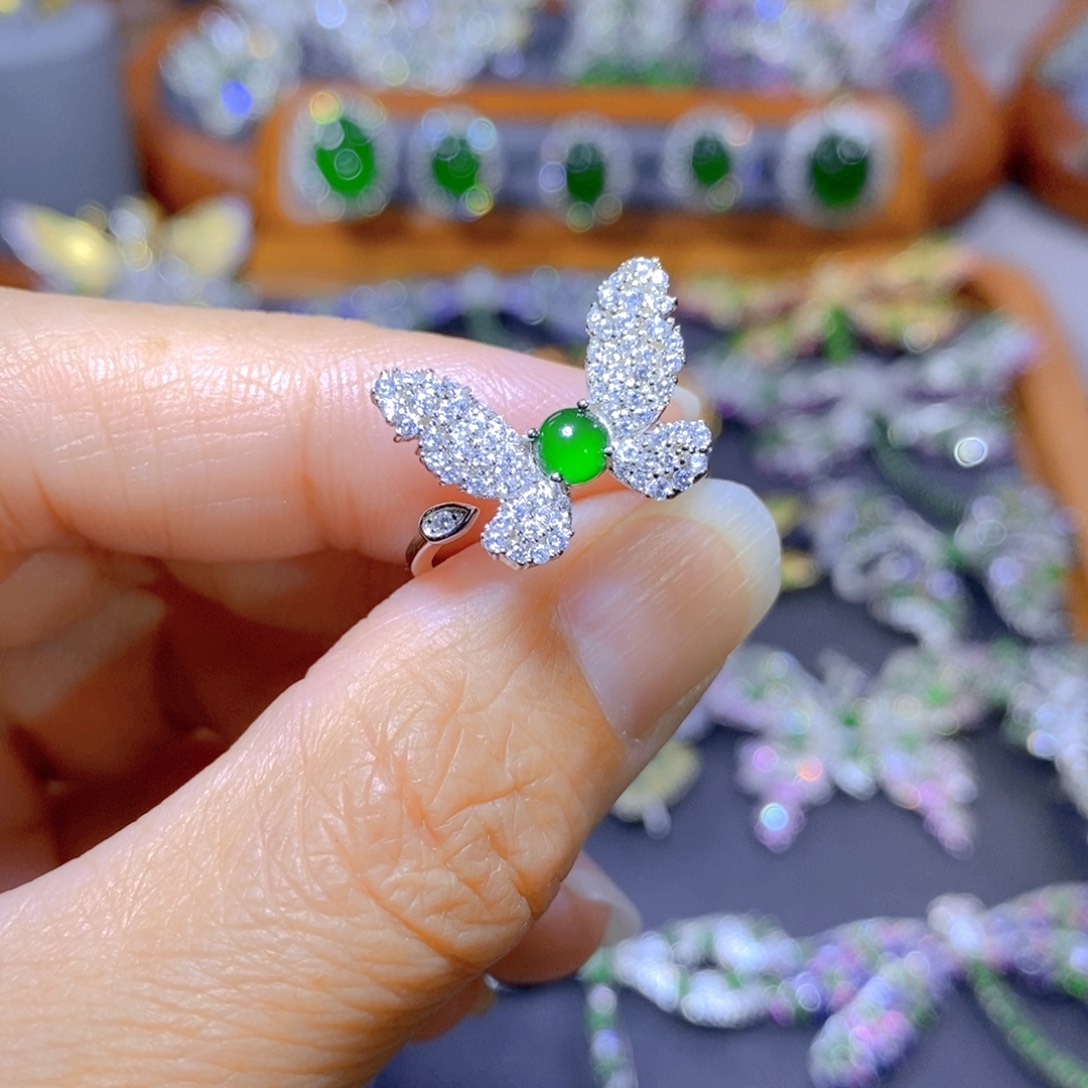 翡翠颈饰银S925镶嵌天然翡翠