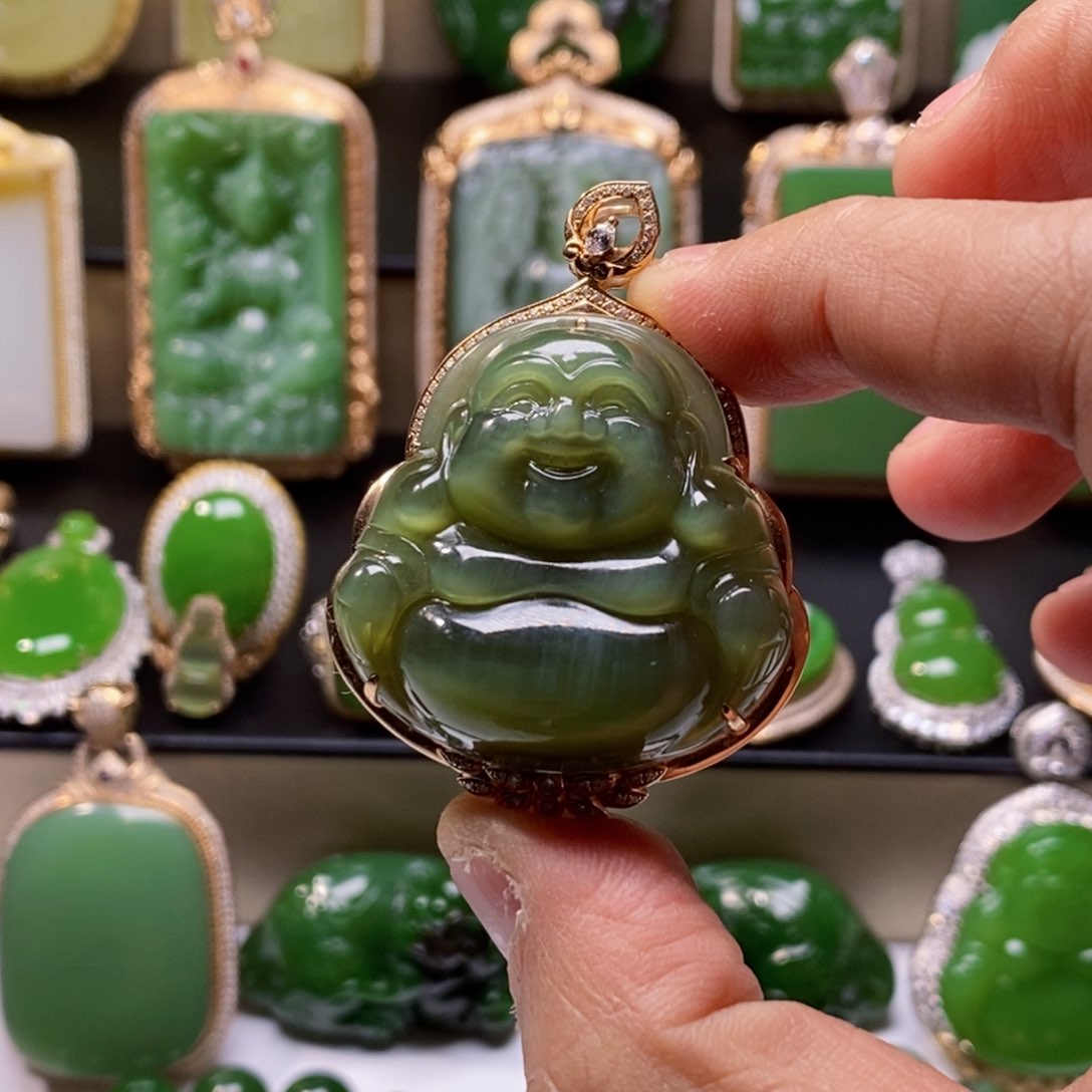 和田玉挂件18K金镶嵌