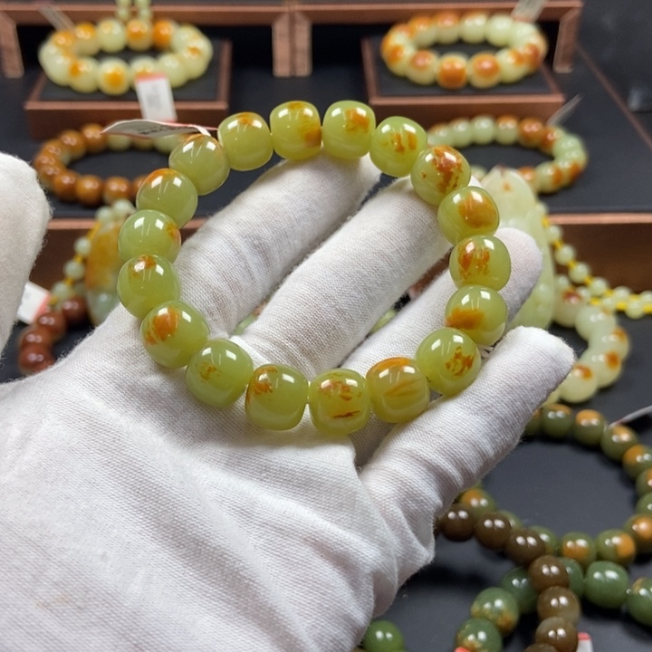 周***花透闪石质玉未镶嵌手链