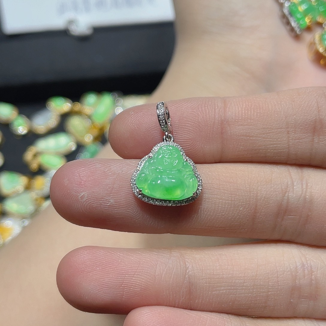 翡翠颈饰18K金镶嵌?**?吊坠