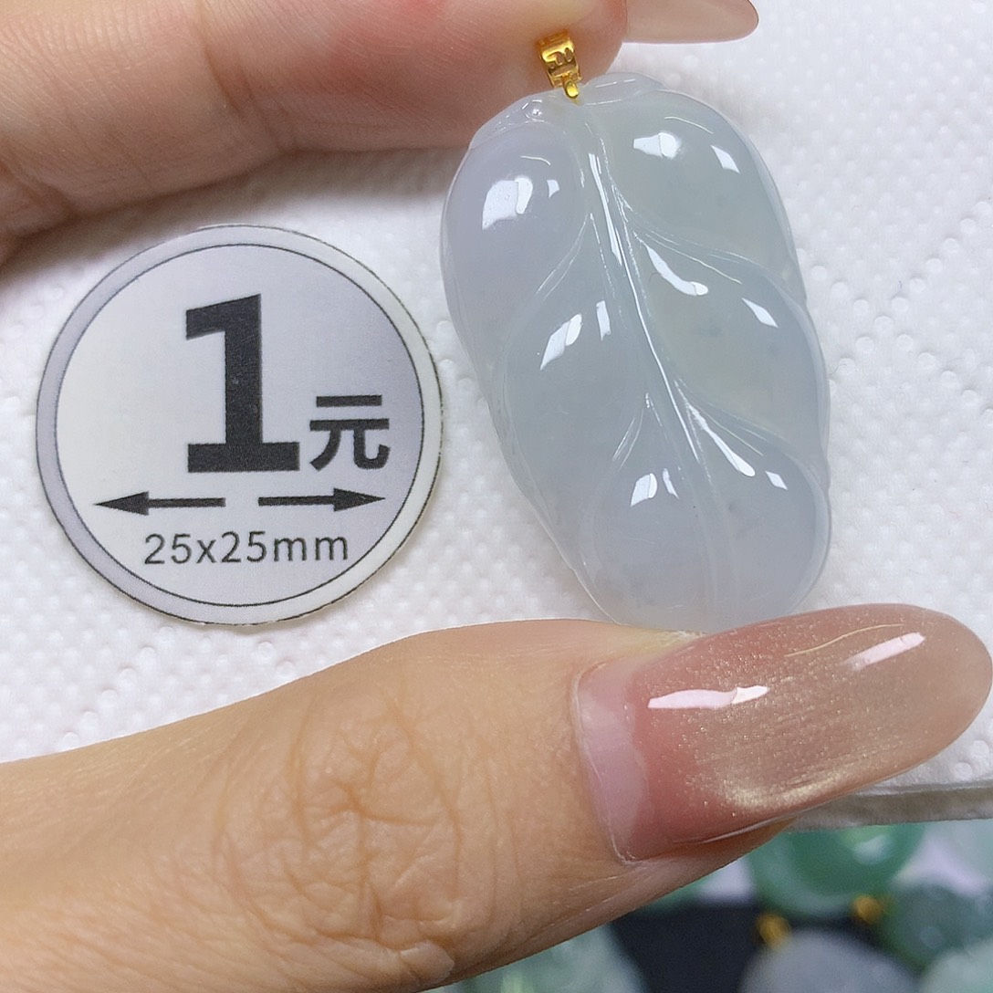 颈饰18K金镶嵌翡翠挂件