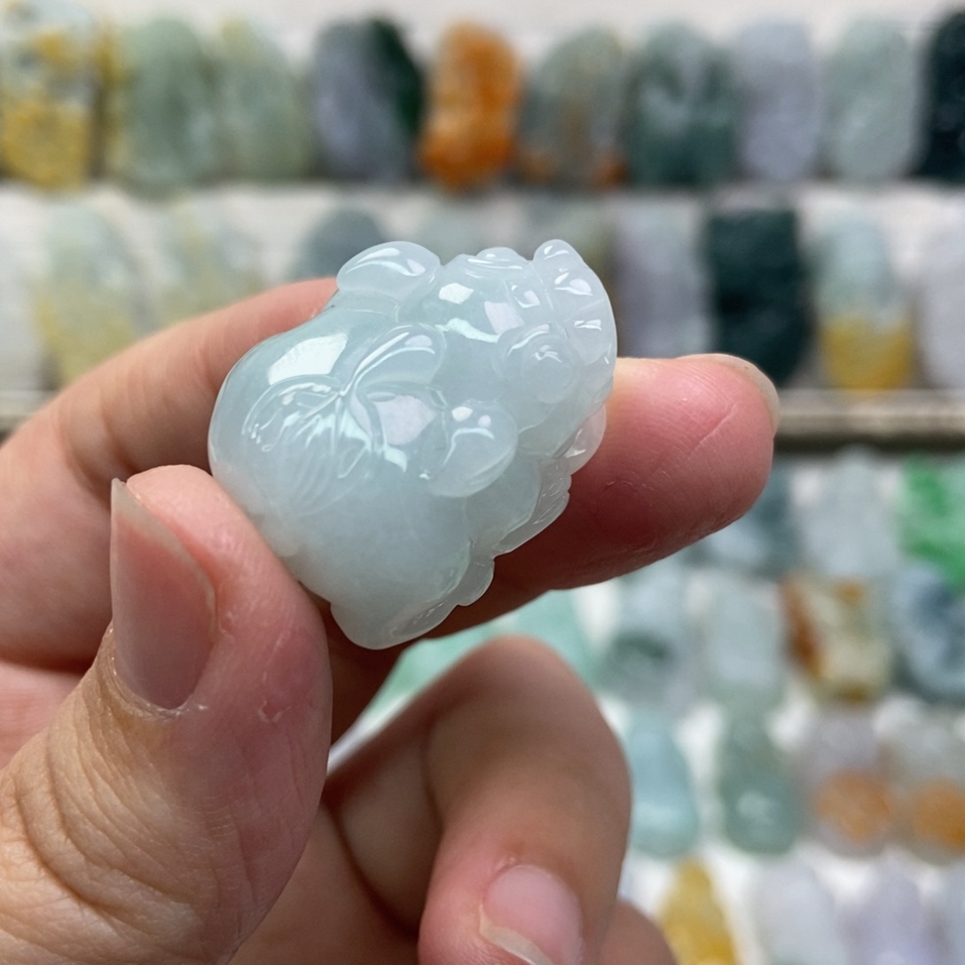 翡翠未镶嵌吊坠(赠链)