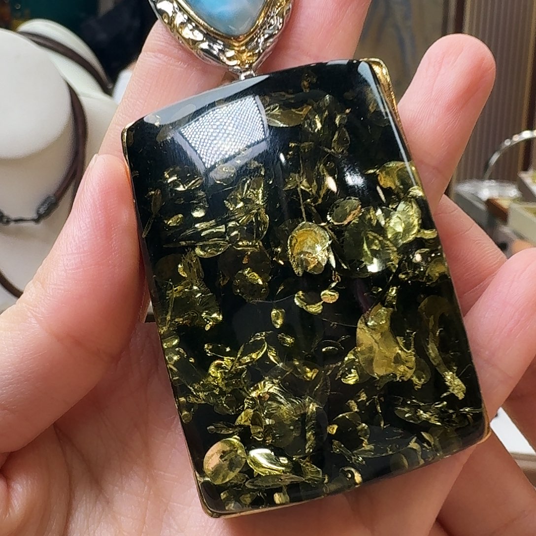 琥珀未镶嵌颈饰吊坠