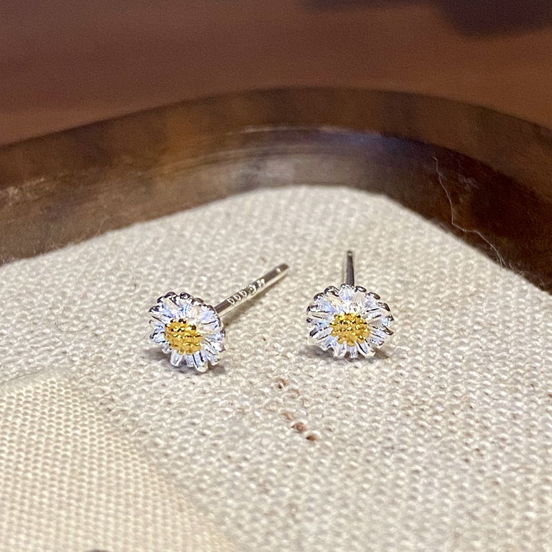 足银耳饰 【雏菊】小巧甜美轻奢设计感气质百搭耳钉A1577