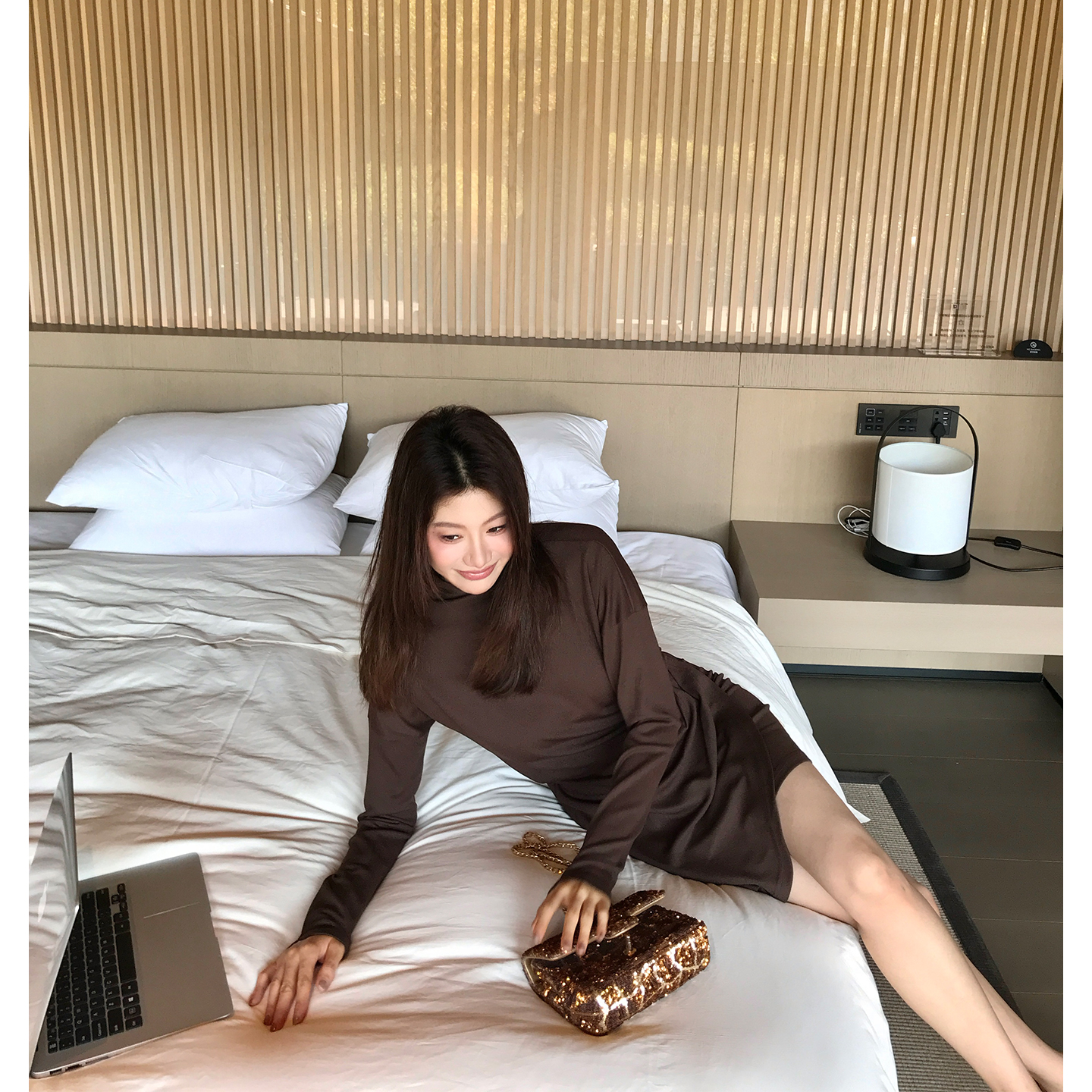【ALONESAVOR】龍喜儿秋夜晚安 捏褶半高领不规则连衣裙J120