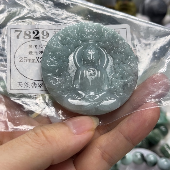 翡翠未镶嵌颈饰7829瑕疵