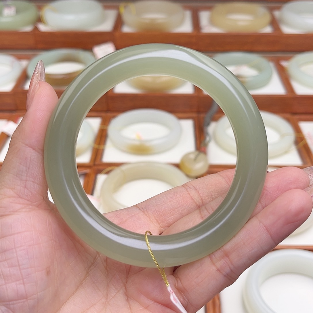 和田玉手镯未镶嵌60